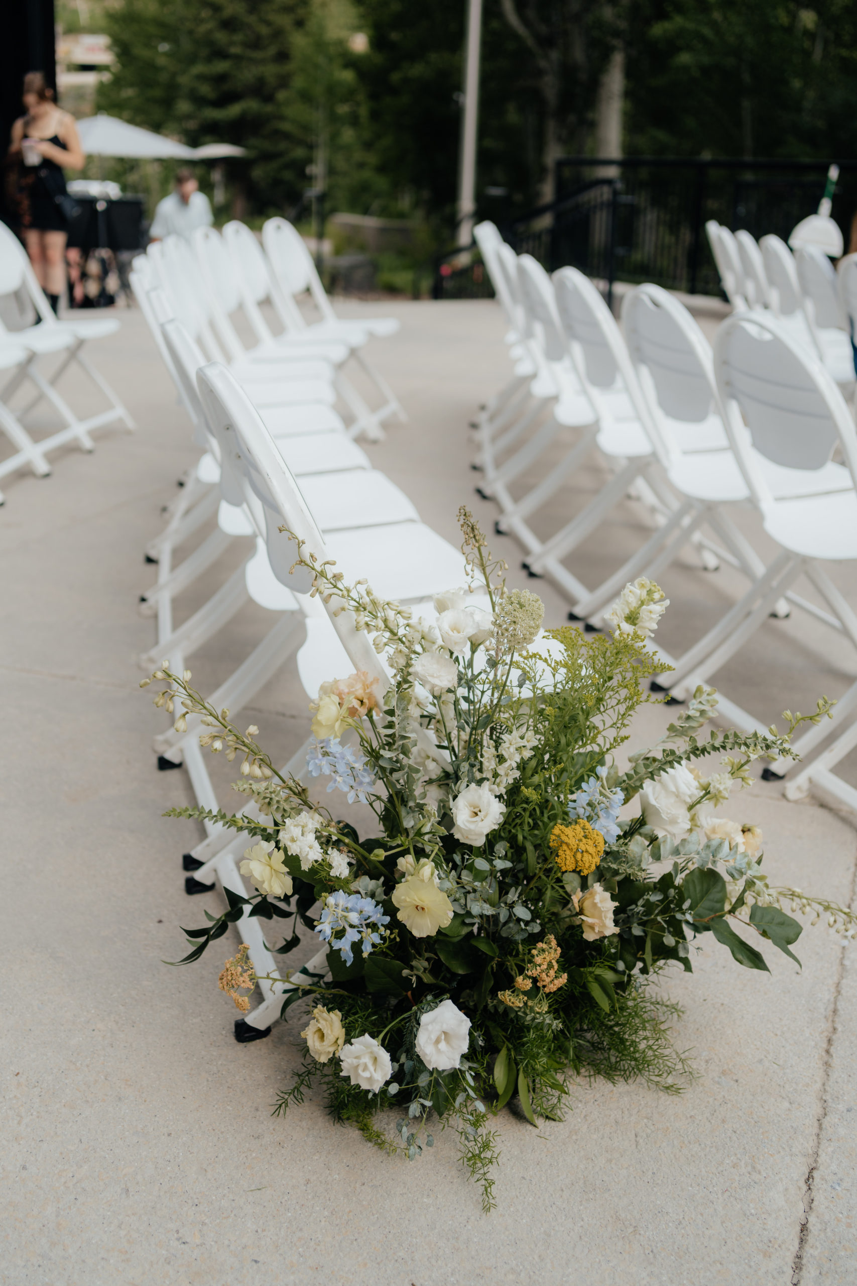 Wildflower wedding details, aisle flowers