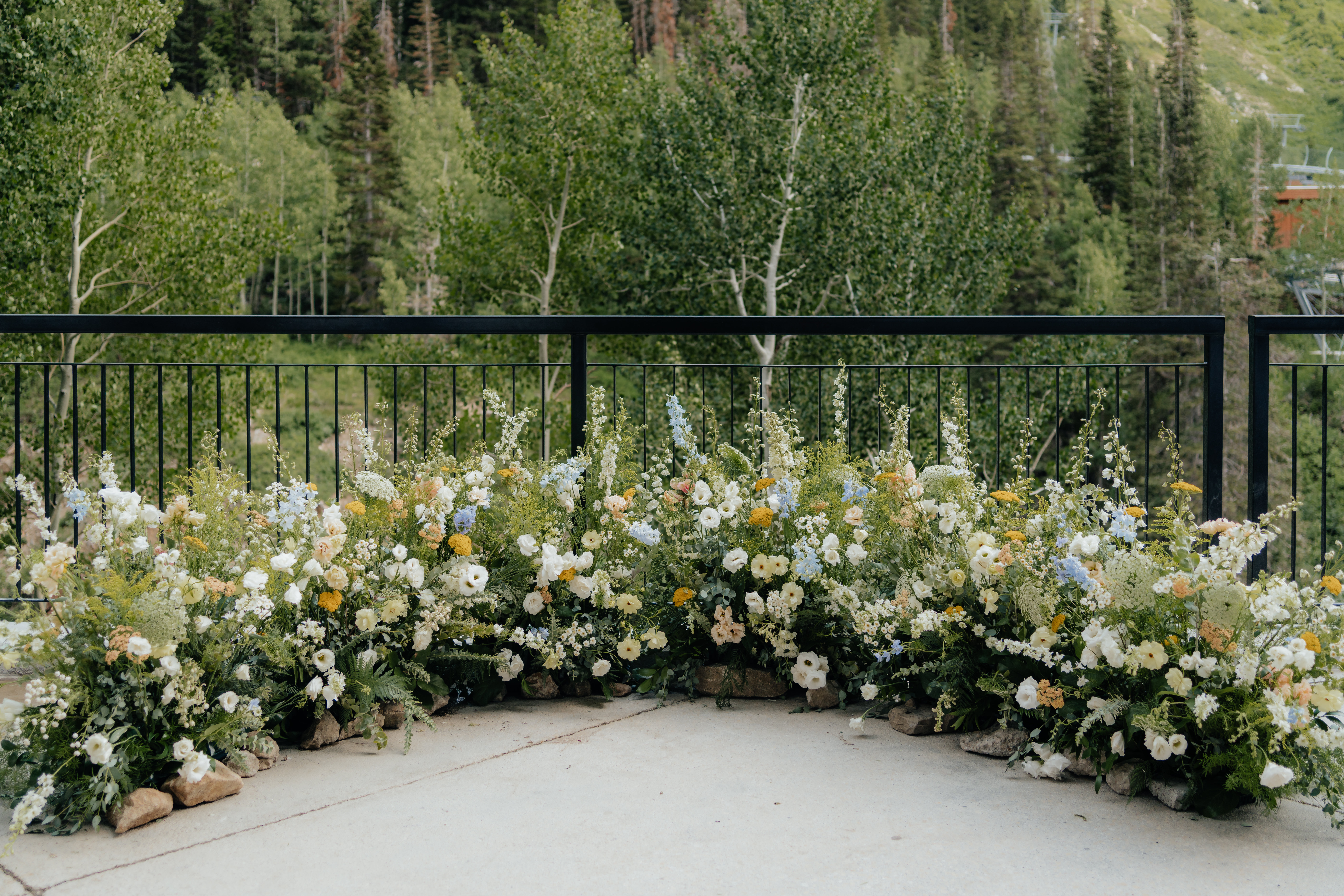 Pretty wildflower wedding details